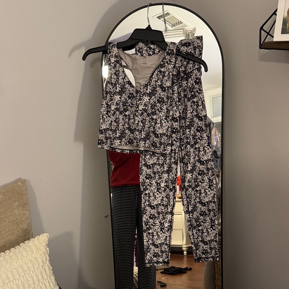 Women’s aerie Black and White Floral Activewear Set